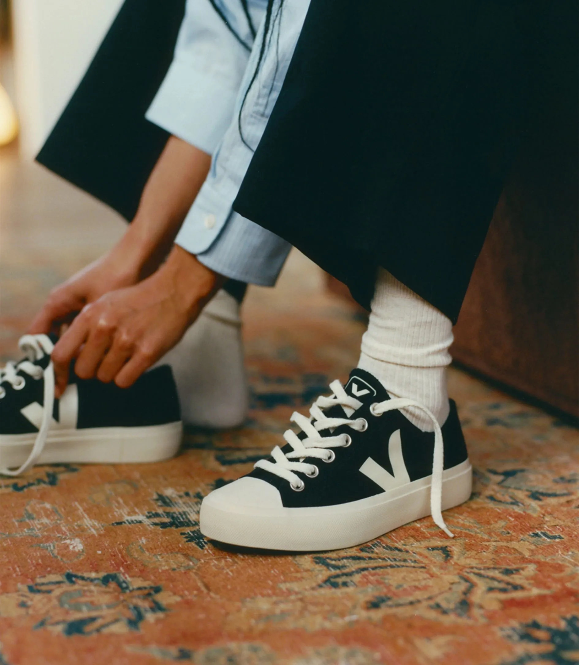VEJA Wata II low canvas black pierre women